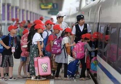 小学生单独出门坐火车（小学生坐火车有什么优惠）