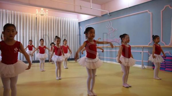 小学生9人舞蹈视频教学视频的简单介绍