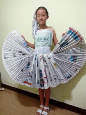 小学生报纸环保服装图片（小学生报纸怎么画）