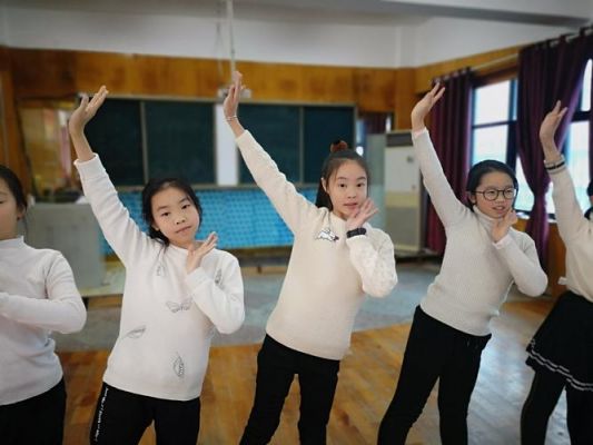 小学生参加舞蹈社团活动的感想（小学生参加舞蹈社团活动的感想和收获）