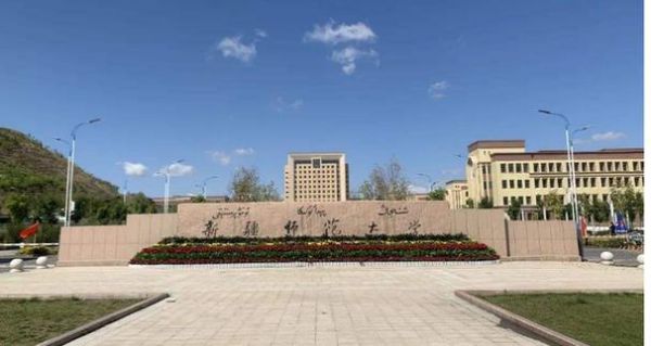 新疆师范大学是不是985（新疆师范大学是不是985,211）